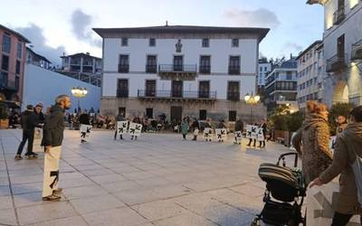 Salbuespen politikek indarrean segitzen dutela salatu du Sarek