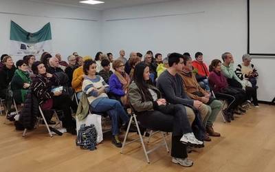 Bi minutu lehiaketan saritutako ipuinak irakurriz bukatu dute aurtengo Geure Gelatik