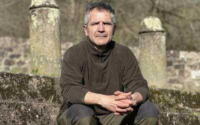 «Gazteak gelditzen ez badira, Oieregi oporretarako herri bihurtzen ahal da»