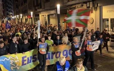 Jendetza atera du kalera Korrikak