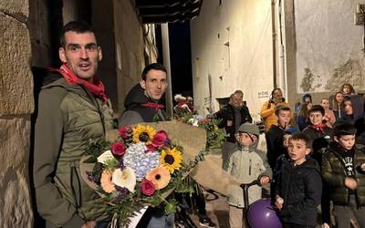 Txapelik gabe baina txapeldunen gisa hartu zituzten Arbizun