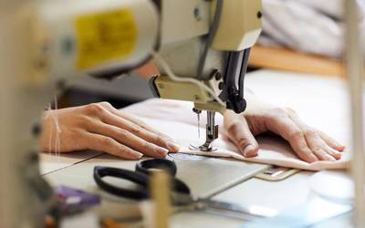 "Gorputz ikusezinak" joskintza tialerra eskainiko du Zabaltzen Sartu koop. elkarteak apirilaren 14tik aurrera, Soraluzeko emakumeentzako