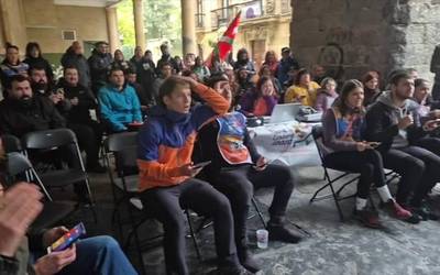 Egunean Behineko komunitatea bilduz