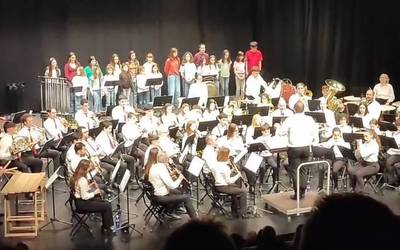 "Kontzertu polita" eskaini zuten Eibarko bandarekin batera