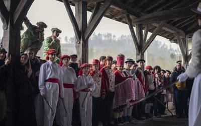 Larrabetzuko Maskarada: Herria dantzan jarriz