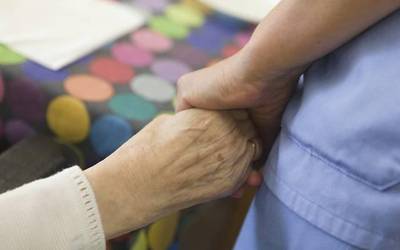 Adinekoentzat egoitza publiko bat eskatu du Mendialdeko Kuadrillak