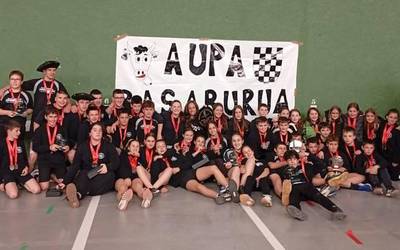 [ARGAZKIAK] Hiru zapel lortu dituzte Basaburuko gaztetxoek herri kiroletan