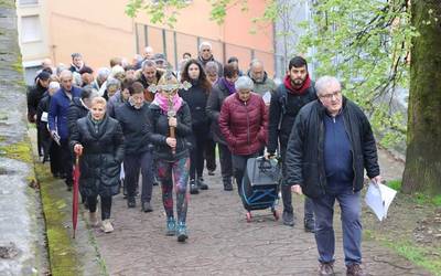 Gurutze-bidea apirilaren 3an Portaloitik Santa Barbarara, fededun arrasatearrentzat