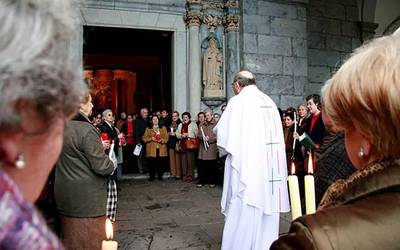 Elizkizun bereziak antolatu dituzte Aste Santurako