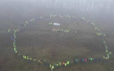Apirilaren 16an, Basalgo zentral eolikoari buruzko agerraldia Batzar Nagusietan