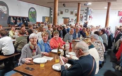 Abaroa erretiratu elkartekoek egun ederra igaro zuten Urnietako Oianume sagardotegian