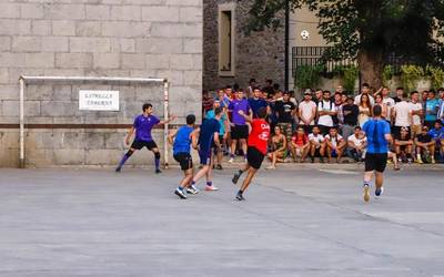 Gaztelupeko batxilergoko ikasleek 'Zaldi Cup' txapelketa antolatu dute