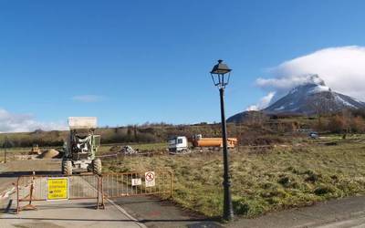 Enpresek Arbizuko eskolako lanak utzi nahi izan zituzten