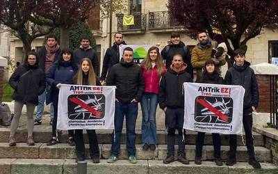 Sakana Bizirik "eredua zalantzan" jartzearen alde