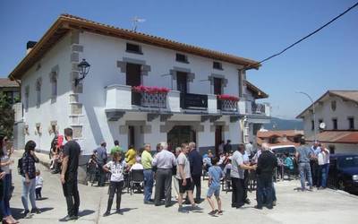 Kontzejuak bi etxebizitzak alokatu ditu