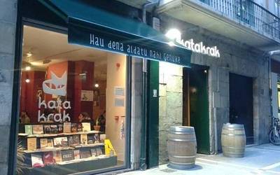 Udaberriari ongietorria egiteko auzatea Katakraken