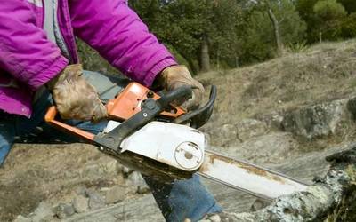 Emakumeei zuzendutako motozerra eta sasiak garbitzeko makinaren ikastaroa eginen dute Elizondon