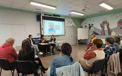 Laudiok zaintzaren krisia eta herri zaintzaileak eraikitzeko bideak aztertzeko mahai-ingurua hartu du