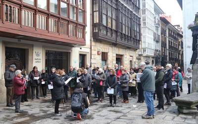 Gurutze-bidea egin dute fededunek, Egubakoitz Santuan