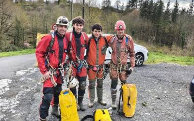 Lizartza 1 eta Gesaltza Arrikrutz lotzeko ahaleginean, espeleologoen jardunaldiak martxan