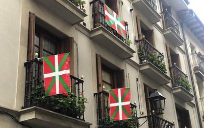 Aberri eguna ospatuko da Iruñean, Bilbon eta Gernikan