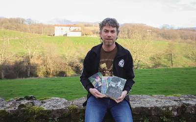 «Errealitatearen eta fikzioaren arteko mugan ibiltzea gustuko dut»