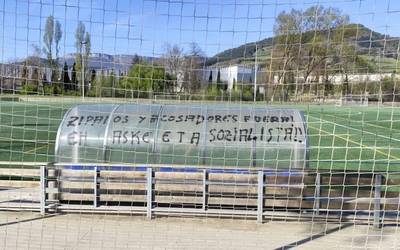 Laugarrenez, Ertzaintzaren kontrako pintadak egin dituzte Amurrion