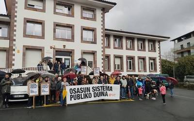 «Osasun zaintza duina eta osoa» aldarrikatu du Baztango Osasun Plataformak