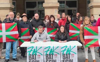 EH Bilduk Erandioko Udalari Espainiako bandera jartzera behartzea salatu du eta nazio izateko eskubidea aldarrikatu du