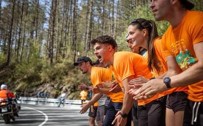 Itzuliak ehunka aiaraldear atera ditu errepide bazterretara