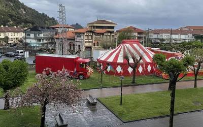 Francesco Zirkua hiru egunez izango da Deban