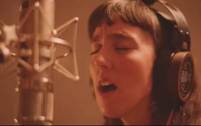 Maracumbé taldeak ‘Primavera’ kanta aurkeztu du Nerea Mendia plazentziatarraren ahotsean