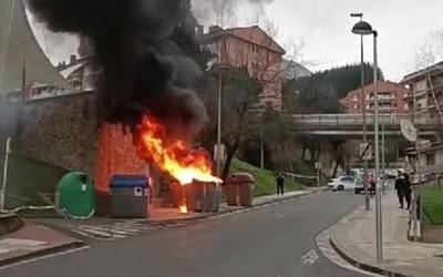 'Hemen Debagoiena': Mankomunitatea kezkatuta, edukiontzien erreketa dela-eta