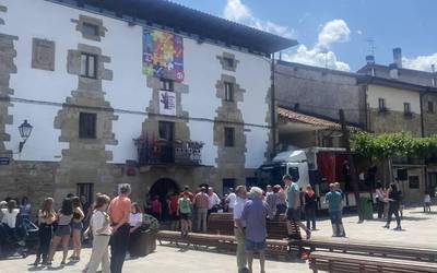 Errenta aitorpena ere euskaraz egiteko deia egin dute