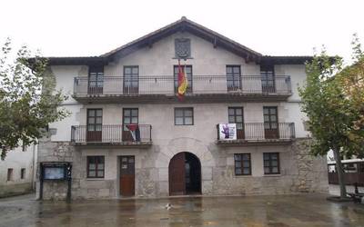 Bakaikuko udaberri festa eta Uharte Arakilgo eta Olatzagutiko udal kontuak