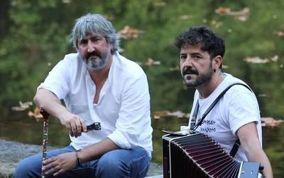 'Bidasoatik harago' aurkeztuko dute Jon Garmendiak eta Xabi Solanok igandean Arizkunenean