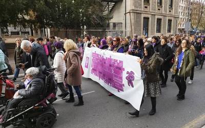 Hiru gizon atxilotu dituzte Gasteizen ostegunetik, genero indarkeriarekin lotuta