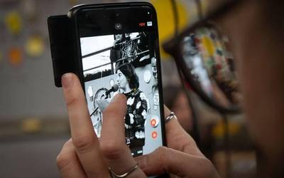 Aiaraldeko Euskalgintza Kontseiluak 22 aldiz atera zuen "errotuladore gorria" iaz hizkuntza eskubideen urraketen aurrean