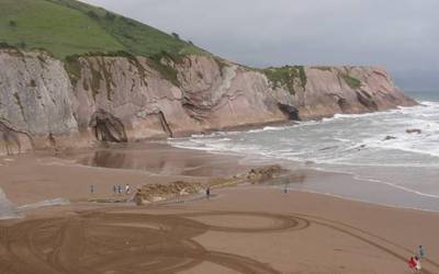 Emakume baten gorpua aurkitu dute gaur goizean Itzurun hondartzan