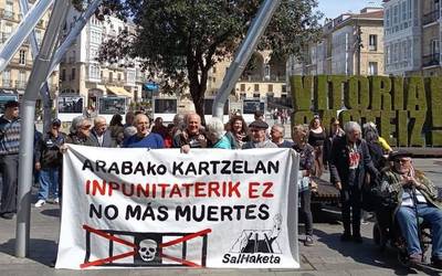 Kartzelan zendu zen gazte laudioarraren heriotza salatu dute gaur Gasteizen