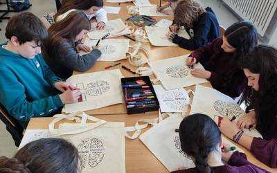 Varsoviako ikastetxean igaro dute asteartea Laudio Institutuko gazteek