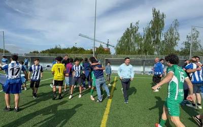 Hirugarren mailara itzultzea lortu du Amurrio Clubak, partidaren azken arnasan gola sartuta