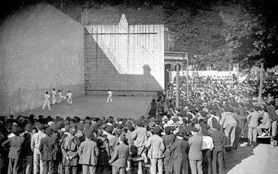 Pilota partida historikoa: bikotea hirukotearen aurka