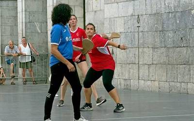 48 lagun ari dira lehiatzen plazako pala txapelketetan