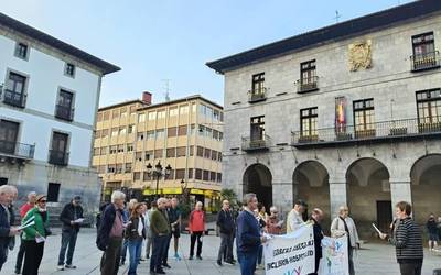 "Bakearen hazia" ereiteko deia egin dute Isilune Zirkuluan