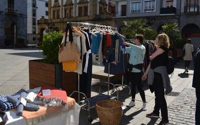 Askotariko postuak hartuko ditu Top Market azokak igandean