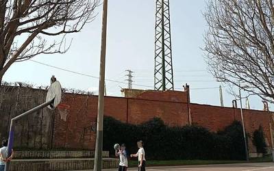 Bihar irekiko dute berriro CAESAko aparkalekua, dorre elektrikoa kendu ondoren