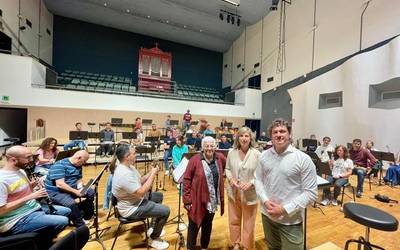 Toti Martinez de Lezeak eta Gasteizko Musika Bandak bat egin dute lehen aldiz