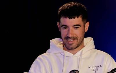 "Bertso eskolan ez zara kontziente euskaraz zabiltzala, baina bazabiltza"