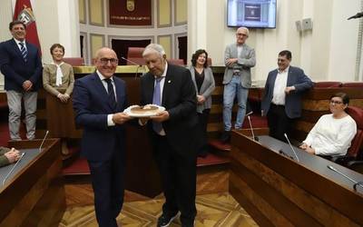 Luis Lopez de Sosoaga gozogilea hil da